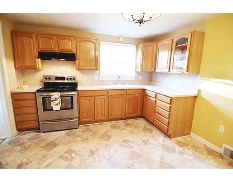 152 Newhouse St, Springfield, MA 01118 photo 2
