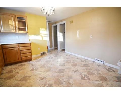 152 Newhouse St, Springfield, MA 01118 photo 4