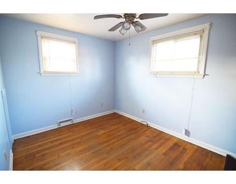 152 Newhouse St, Springfield, MA 01118 photo 9