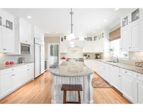 18 Pine St, Weston, MA 02493 photo 2