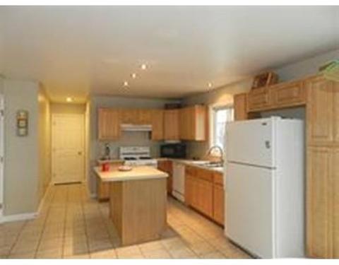 53 Martha St, Springfield, MA 01151 photo 4