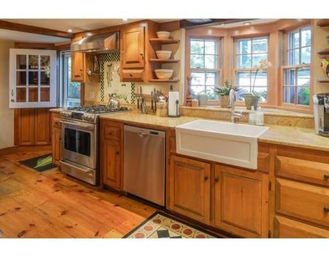 7 Nicholson St, Marblehead, MA 01945 photo 4