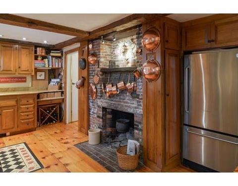 7 Nicholson St, Marblehead, MA 01945 photo 3