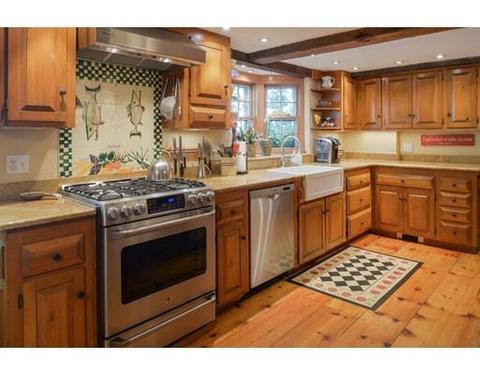7 Nicholson St, Marblehead, MA 01945 photo 2