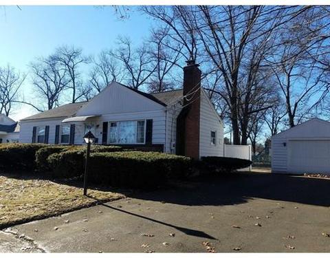 64 May St, Chicopee, MA 01020 photo 2