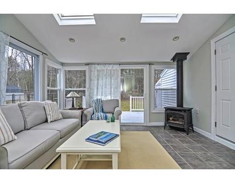 98 Grove St, Upton, MA 01568 photo 4
