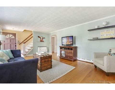 527 West St, Reading, MA 01867 photo 5