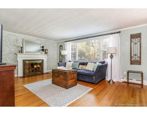 527 West St, Reading, MA 01867 photo 4