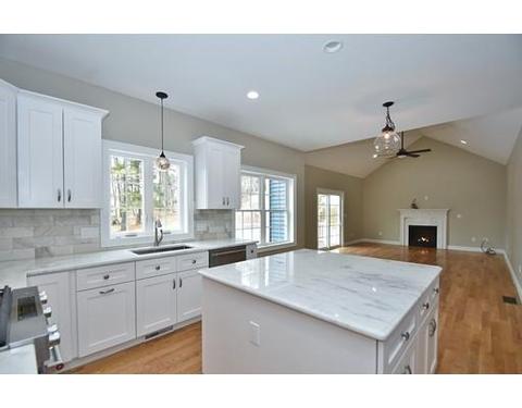 39 Curve Rd, Stoneham, MA 02180 photo 4
