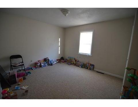 36 Orchard St, Springfield, MA 01107 photo 8