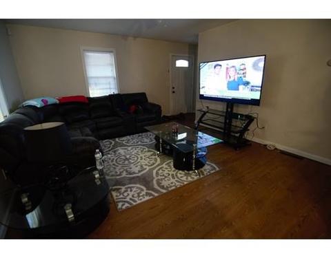 36 Orchard St, Springfield, MA 01107 photo 2