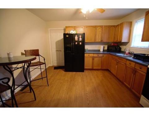36 Orchard St, Springfield, MA 01107 photo 3