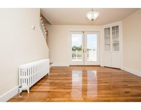 14 Poplar St, Gloucester, MA 01930 photo 3