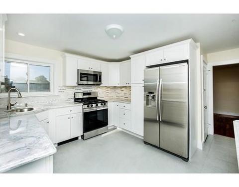 14 Poplar St, Gloucester, MA 01930 photo 2