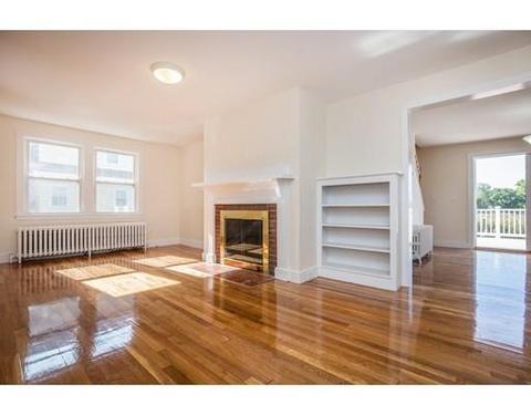 14 Poplar St, Gloucester, MA 01930 photo 4