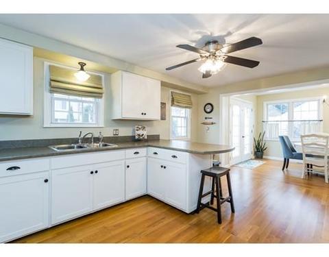75 Pilgrim Rd, Springfield, MA 01118 photo 9