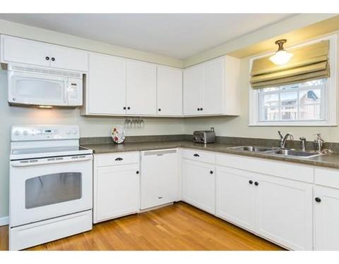 75 Pilgrim Rd, Springfield, MA 01118 photo 10