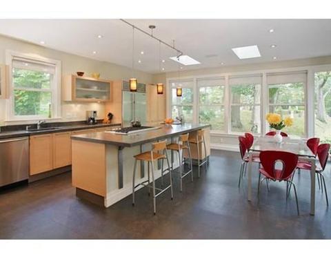 3 Perrin Rd, Brookline, MA 02445 photo 4