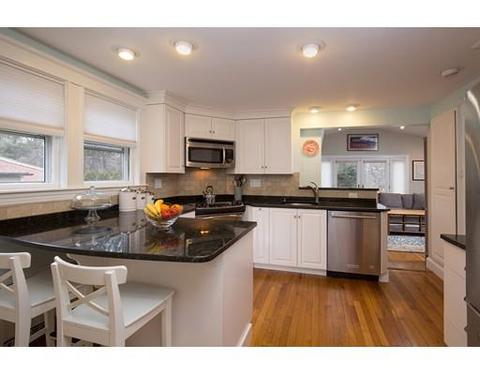 35 Ledyard St, Wellesley, MA 02481 photo 4