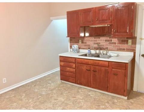 23 Sullivan St, Springfield, MA 01104 photo 3