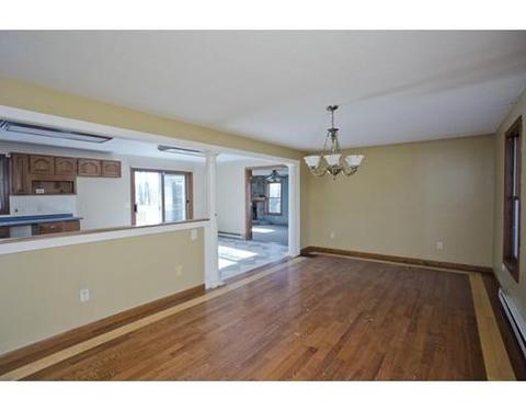 137 Schoolhouse Rd, Chicopee, MA 01020 photo 5