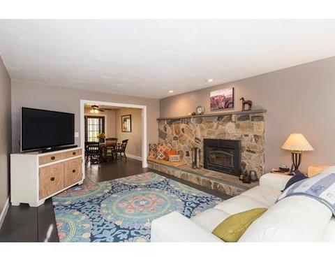 236 North St, Upton, MA 01568 photo 4
