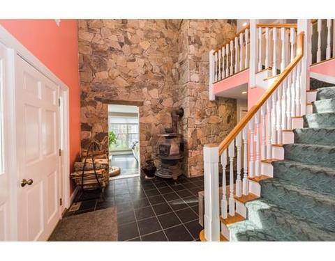 236 North St, Upton, MA 01568 photo 3
