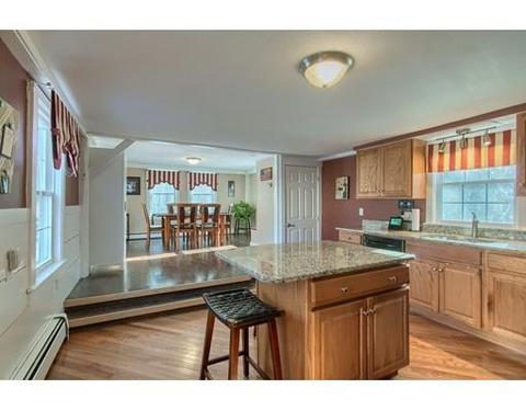 26 Townsend St, Pepperell, MA 01463 photo 4