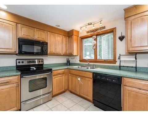 218 Ellendale Cir, Springfield, MA 01128 photo 9