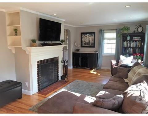 24 Spring St, Danvers, MA 01923 photo 2