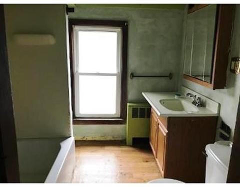 122 Benton St, Springfield, MA 01109 photo 8