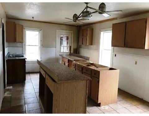 122 Benton St, Springfield, MA 01109 photo 3