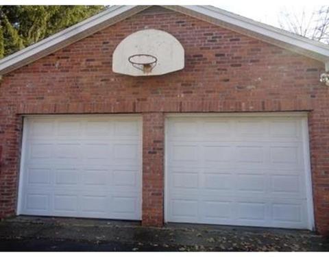 663 Bradley Rd, Springfield, MA 01109 photo 2