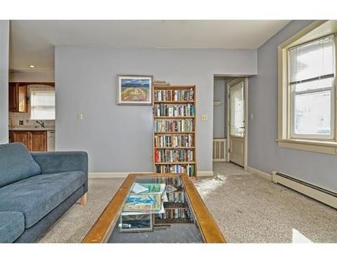 9 Acacia St, Gloucester, MA 01930 photo 2