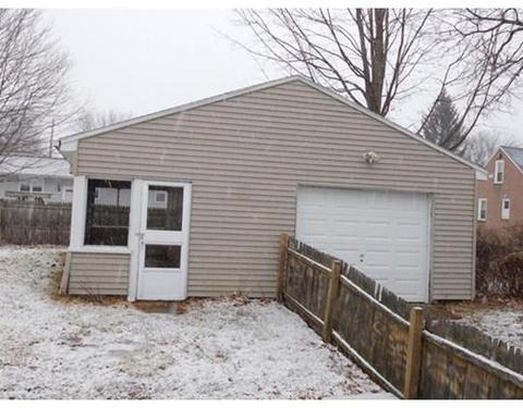 104 Catherine St, Chicopee, MA 01013 photo 4