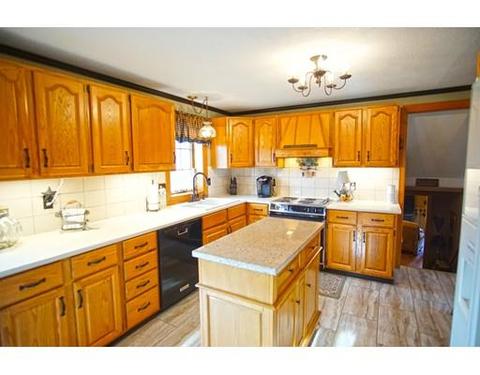 47 E Drumlin Rd, Springfield, MA 01108 photo 9