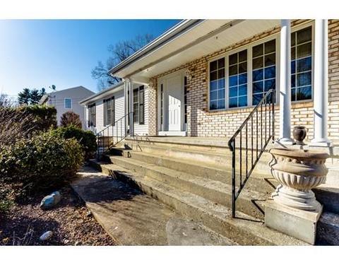 15 Corning St, Springfield, MA 01108 photo 2