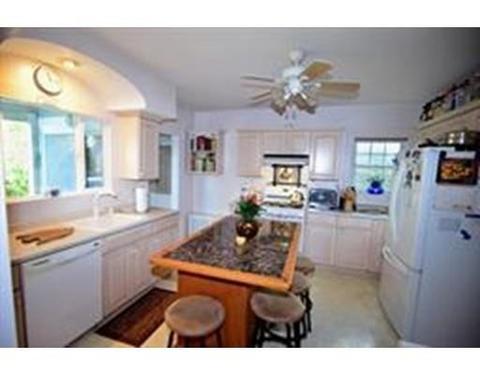 9 Commodore Rd, Worcester, MA 01602 photo 2