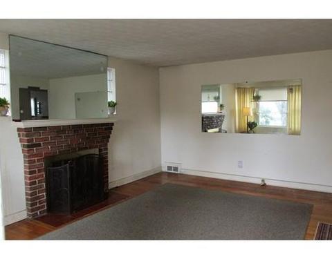 45 Acushnet Ave, Worcester, MA 01606 photo 4