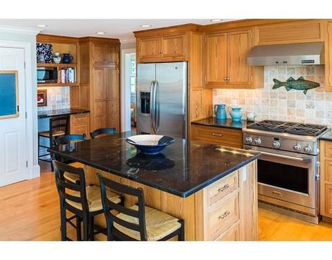 64 Gregory St, Marblehead, MA 01945 photo 9