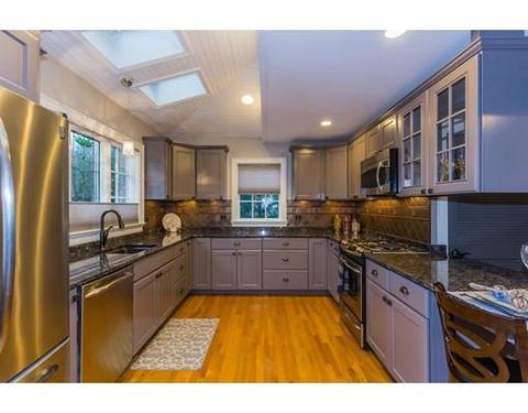 23 Curtis St, Marblehead, MA 01945 photo 3