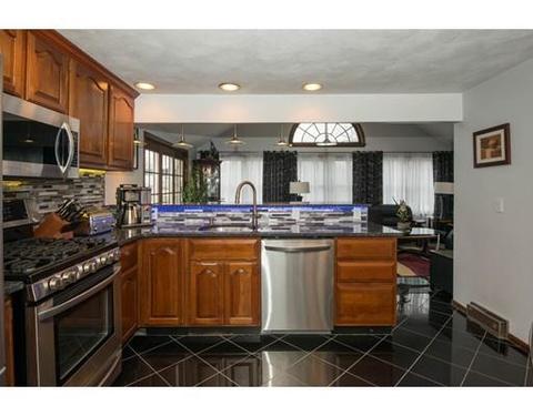 22 Longbow Rd, Danvers, MA 01923 photo 4