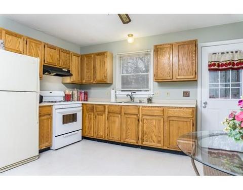 28 Blanding St, Springfield, MA 01151 photo 3
