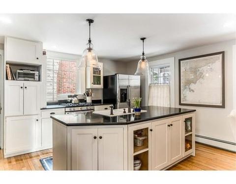 84 Pleasant St, Marblehead, MA 01945 photo 4