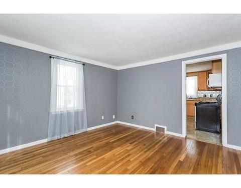 29 Fairway Dr, Springfield, MA 01108 photo 5