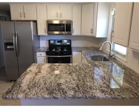37 Flint St, Springfield, MA 01129 photo 2