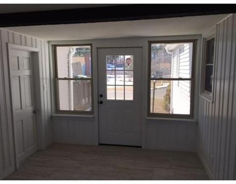 37 Flint St, Springfield, MA 01129 photo 8