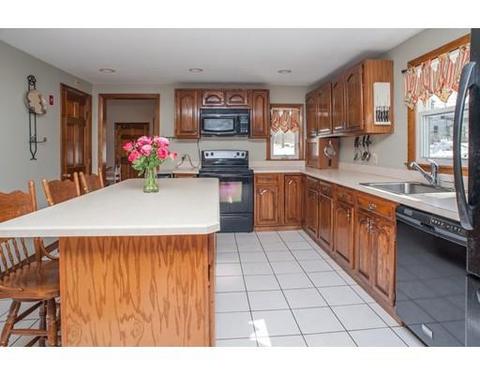 12 Pearl St, Upton, MA 01568 photo 6