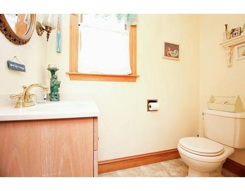 207 Lothrop St, Beverly, MA 01915 photo 5