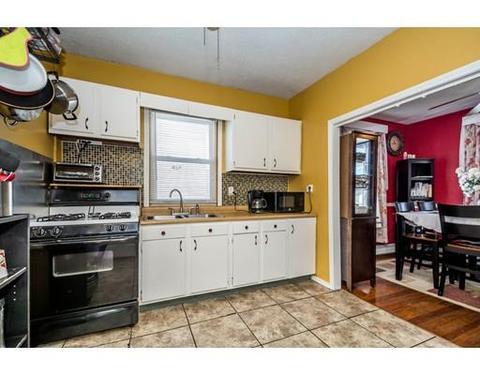 596 Pine St, Lowell, MA 01851 photo 6